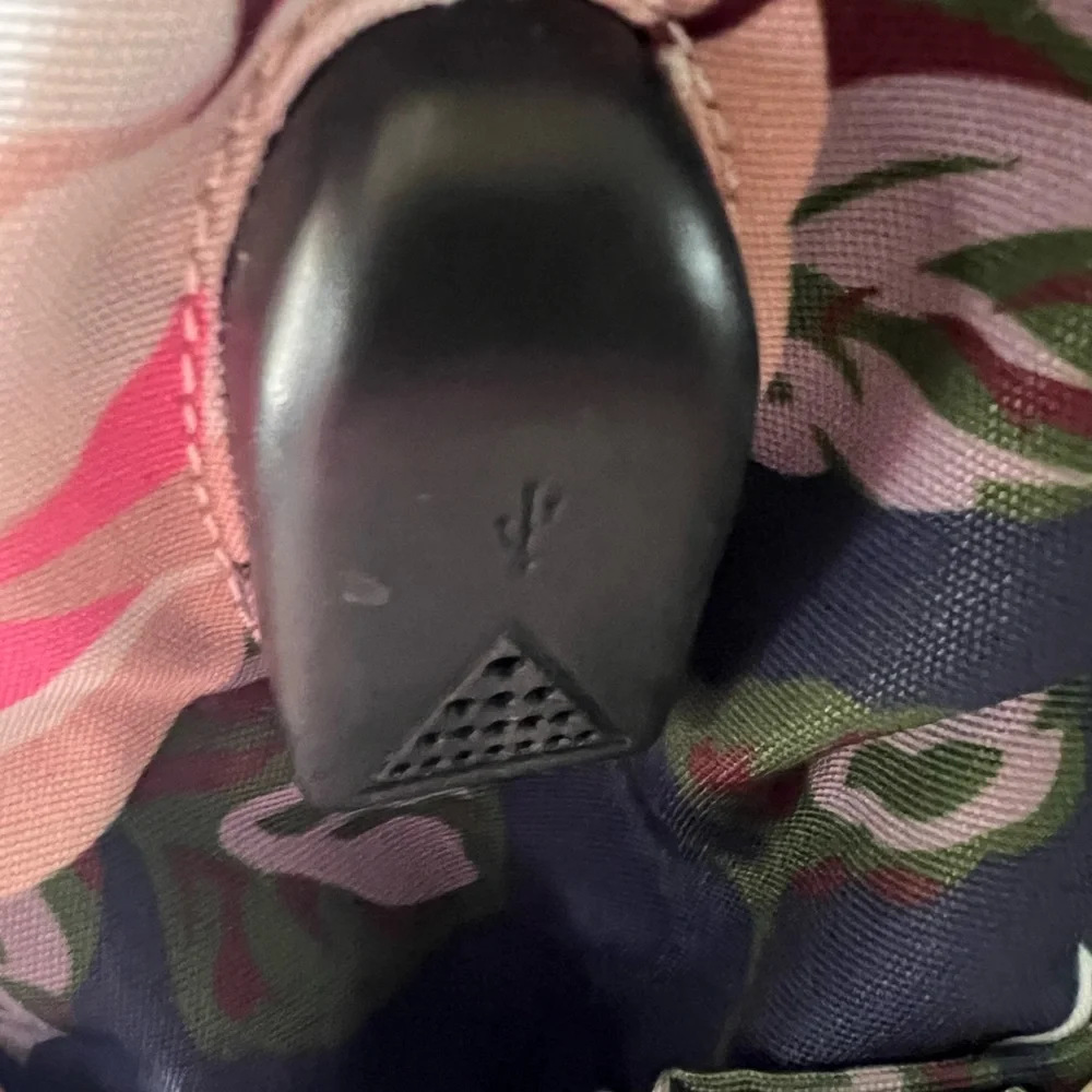 Floral Diaper Backpack • USB Port Changing Pad New No Tags Roomy Has Everything